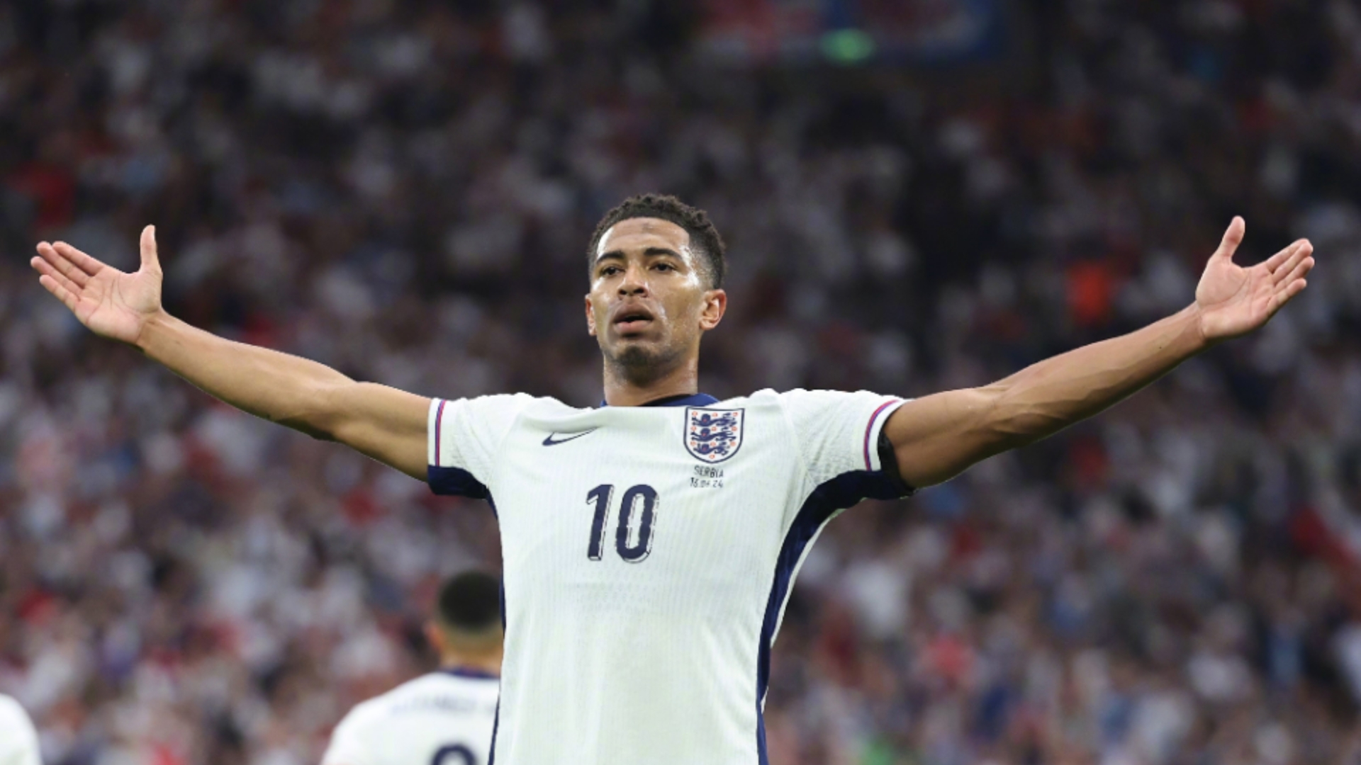 英超半场：奥布莱恩离谱手球，哲凯赖什点射，阿森纳1-0埃弗顿（英超半场：奥布莱恩手球送点，赖斯点射破门，阿森纳1-0埃弗顿）