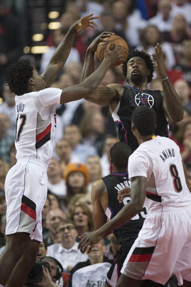 亚历山大惊艳表现，单节打卡33分！（亚历山大大爆发，单节狂砍33分！）