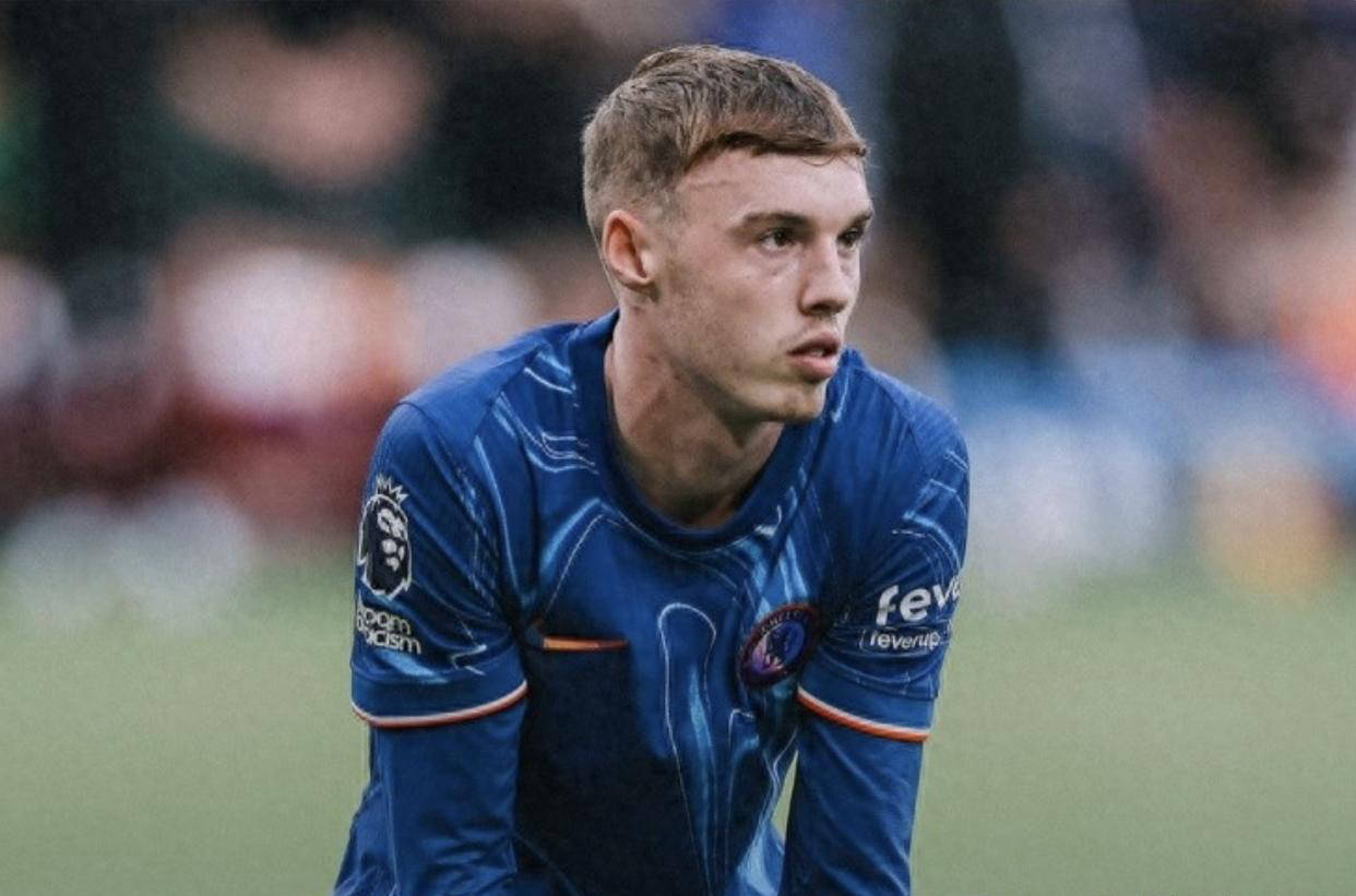 足球中超队长带伤上阵，拼劲获赞（中超队长带伤出战，顽强拼搏赢称赞）