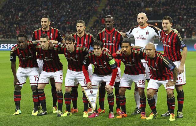 有人跪地不起，有人仰天怒吼（有人屈膝不起，有人仰天长啸）