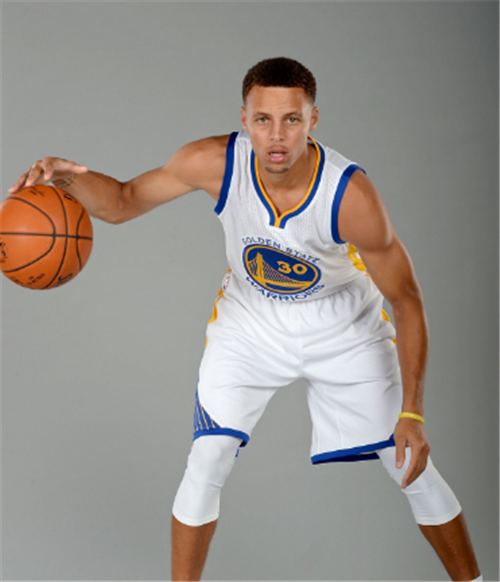 湖人防守现状堪忧，犹如圣诞促销白送般松懈（湖人防守每况愈下，松懈得仿佛节日大促任人取分）