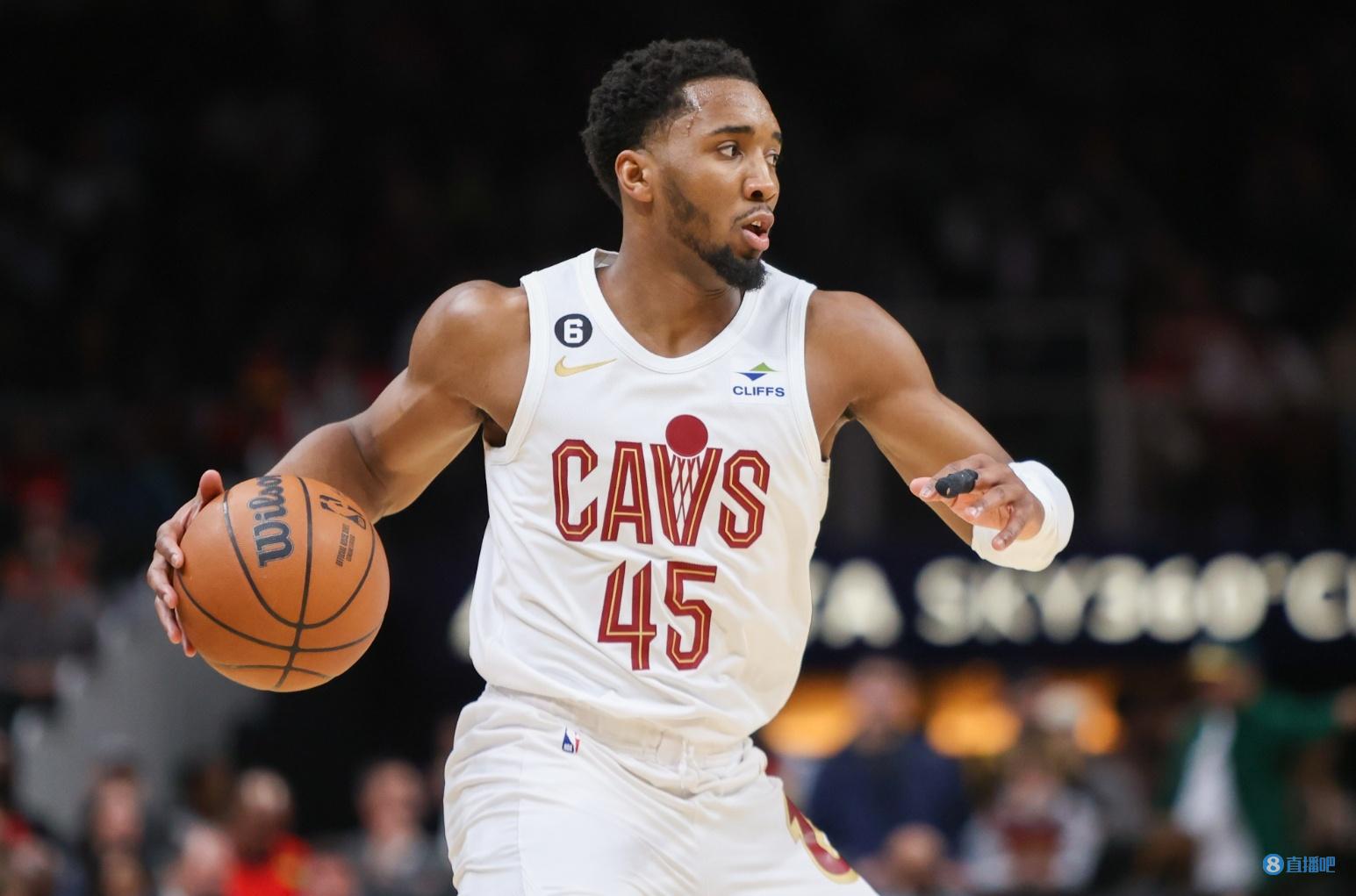 攻防建功！哈珀外线命中三分球&防守造成布伦森回场（攻防双响！哈珀外线命中三分，防守逼出布伦森回场违例）