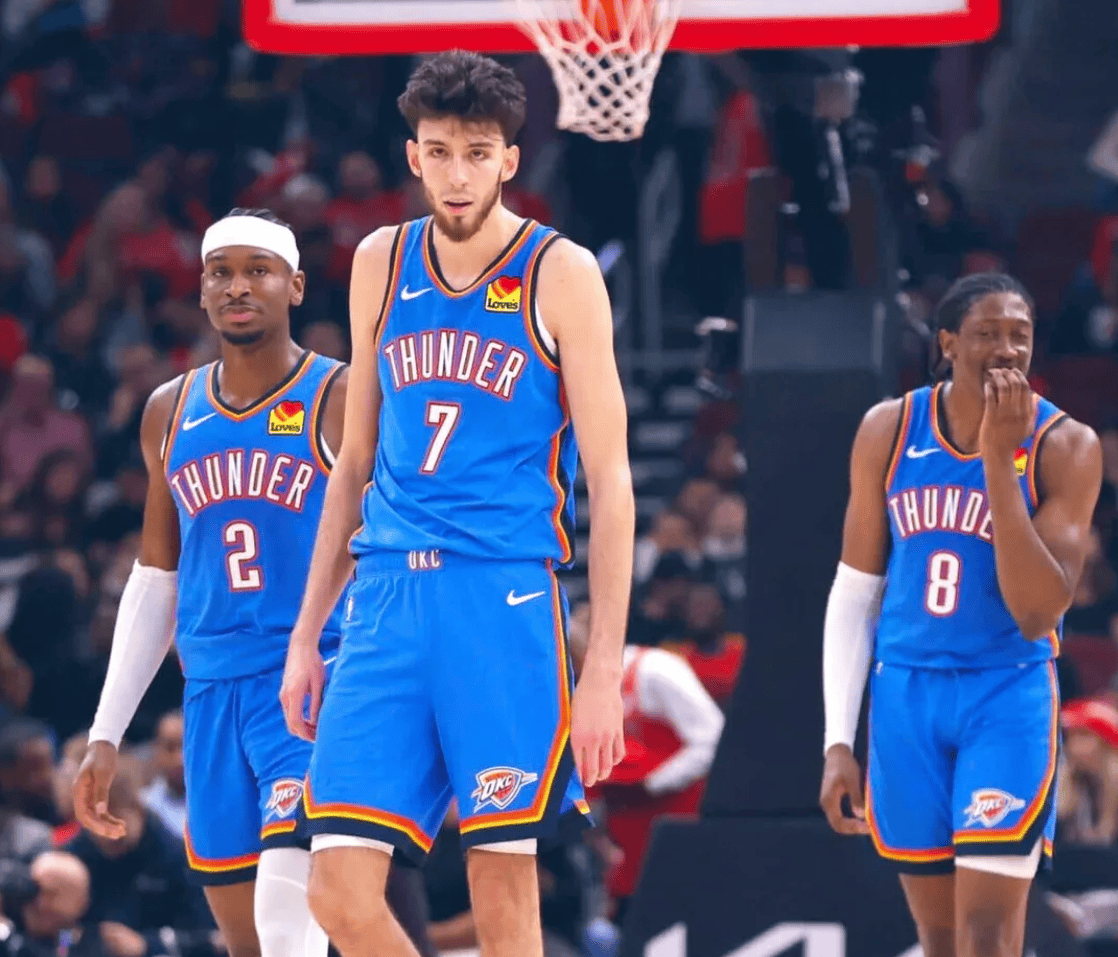 王楚钦避免0-3完败！樊振东队长也学会抓他漏洞，球迷炮轰教练组（王楚钦惊险躲过0-3惨败！队长樊振东抓准其短板，球迷怒斥教练组）