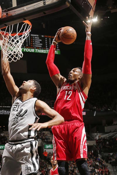 惊天争议！西班牙人1-0巴列卡诺，裁判两红牌+点球引爆全场！（判罚风暴来袭！西班牙人1-0巴列卡诺，两红牌加点球点燃全场争议）