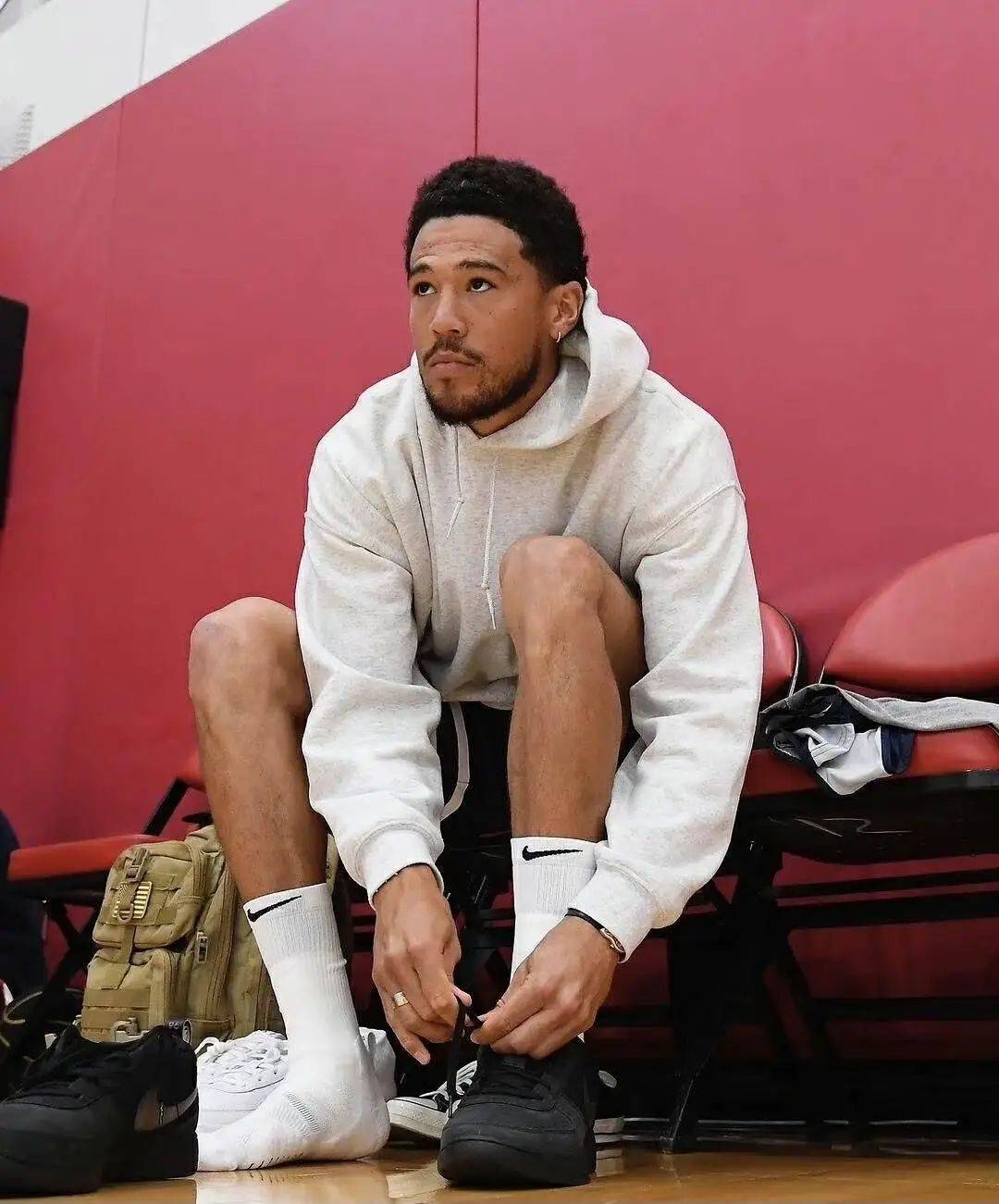 为何亲斯内德？穆帅：斯内德给了我三冠王，那是最棒的一年（穆帅谈为何偏爱斯内德：他助我夺三冠，这是我执教生涯最佳一年）