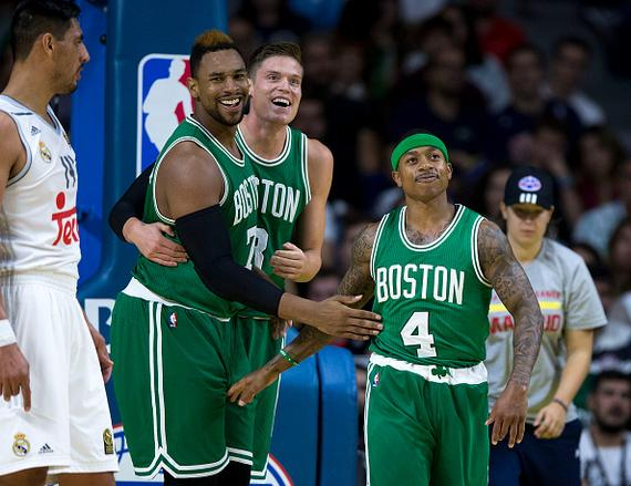 足球中超新赛季赛程发布，王牌对决连环上演（中超新赛季赛程官宣，强强对话接连上演）