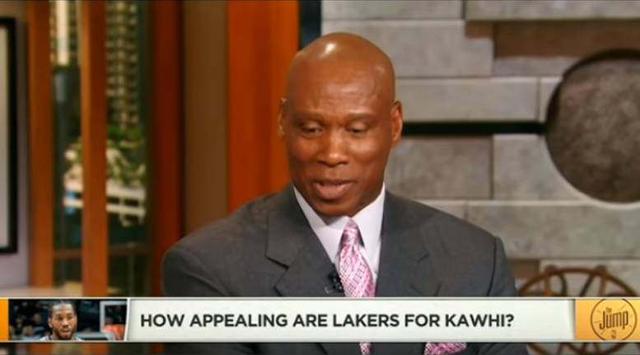 皇家马德里在圣马梅斯的闪耀之夜：逐一点评球员表现（圣马梅斯见证皇马高光时刻：逐个盘点球员发挥）