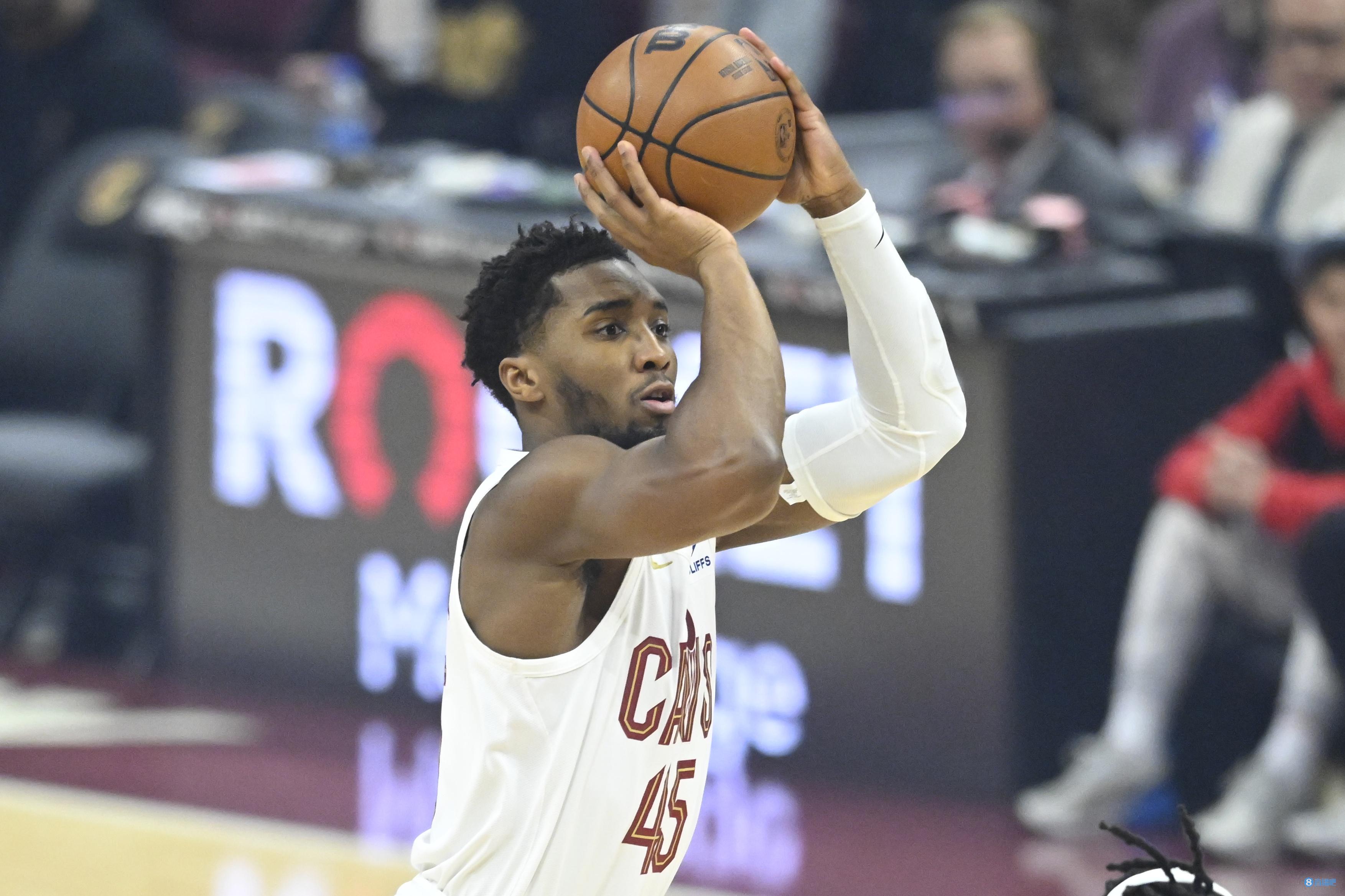 图片报：拜仁飞机因慕尼黑大雾无法起飞，只能去奥格斯堡乘机（图片报：慕尼黑大雾致拜仁无法起飞，转赴奥格斯堡登机）