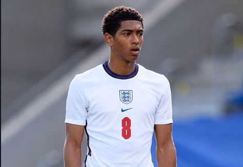 传记作者：亚马尔早期对莱万很不满，后来明白对方是想帮自己（传记作者：亚马尔起初不满莱万，后来才明白对方是在帮自己）