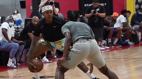 卡洛斯谈世界杯：其他队都想赢阿根廷，巴西进决赛得看内马尔（卡洛斯：世界杯上各队都想击败阿根廷，巴西能否进决赛取决于内马尔）