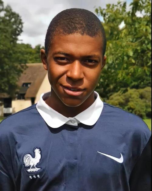 史上最火爆！2025赛季中超联赛现场观众总数首次突破600万（空前热度！2025赛季中超现场观众总数首破600万）