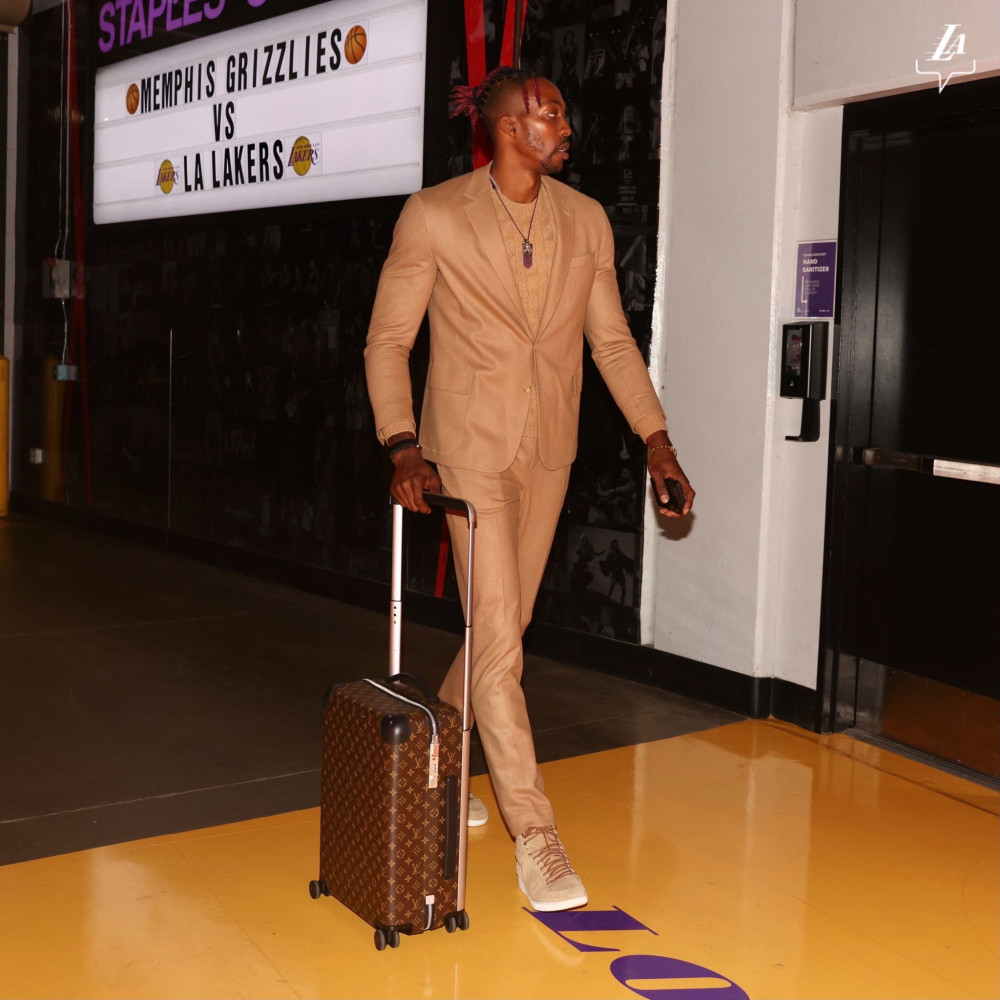 弗拉格克尼佩尔每月得分对比：几乎并驾齐驱 弗拉格涨幅更大（弗拉格与克尼佩尔月度得分对比：几近齐平，弗拉格增幅更强）