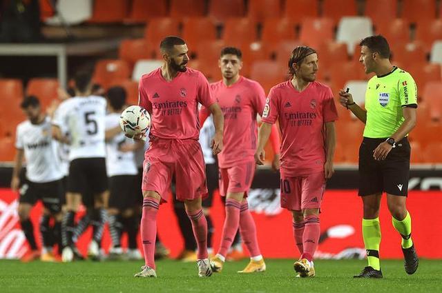 B费谈C罗被罚下：这是足球里会发生的事，他知道自己犯了错误（B费评C罗染红：赛场常见插曲，他已意识到自己的失误）